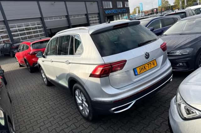 Volkswagen Tiguan (2021) thumbnail 2