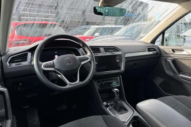 Volkswagen Tiguan (2021) thumbnail 3
