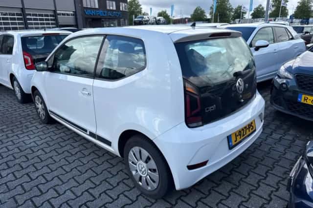 Volkswagen Up! (2017) thumbnail 2