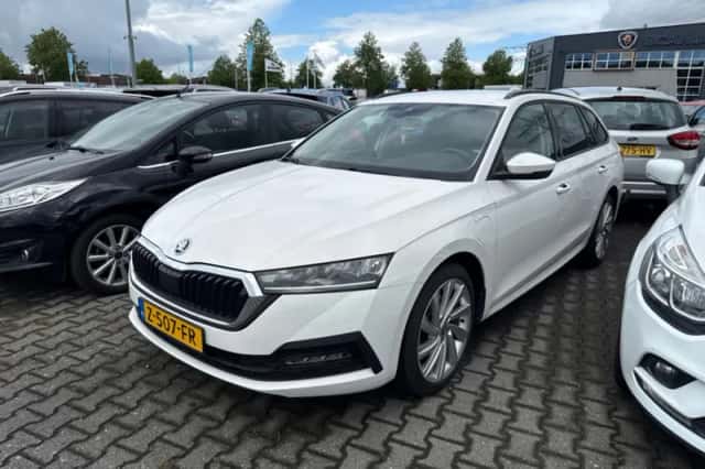 Škoda Octavia (2021) thumbnail 1