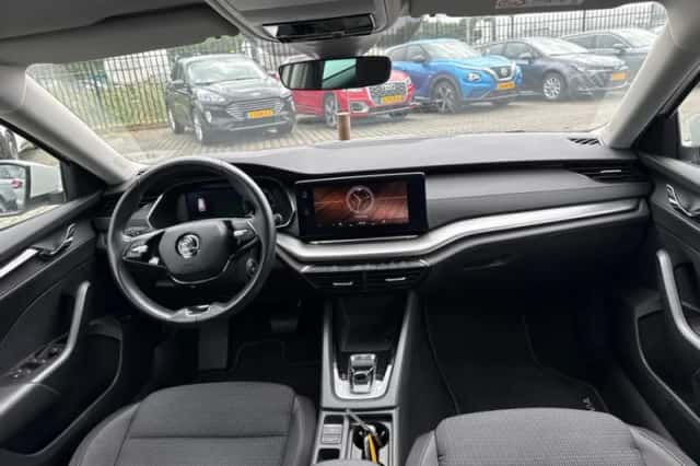 Škoda Octavia (2021) thumbnail 3