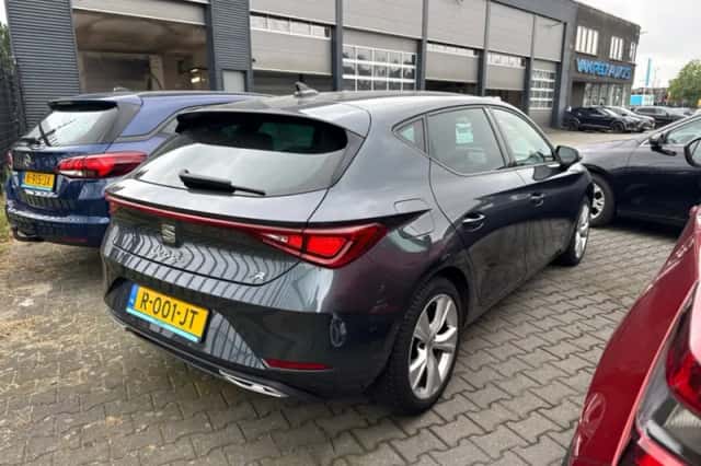 SEAT Leon (2022) thumbnail 2