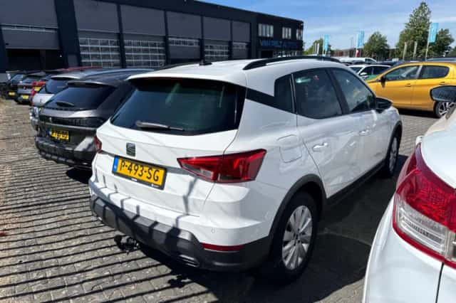 SEAT Arona (2022) thumbnail 2