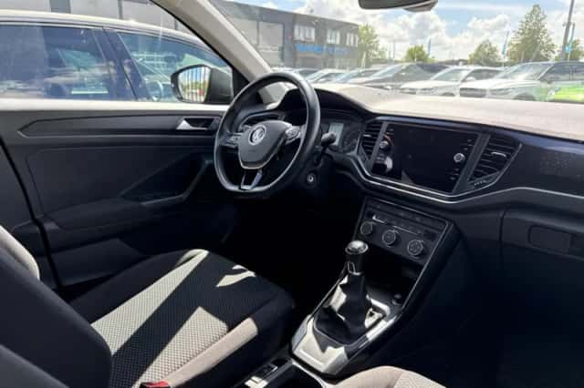 Volkswagen T-Roc (2021) thumbnail 3