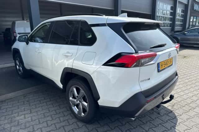 Toyota RAV4 (2020) thumbnail 2