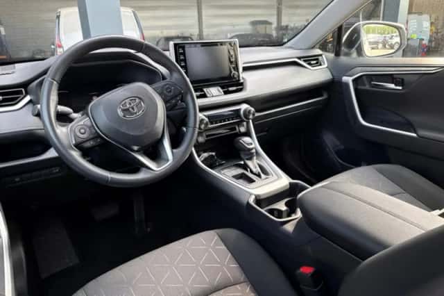 Toyota RAV4 (2020) thumbnail 3