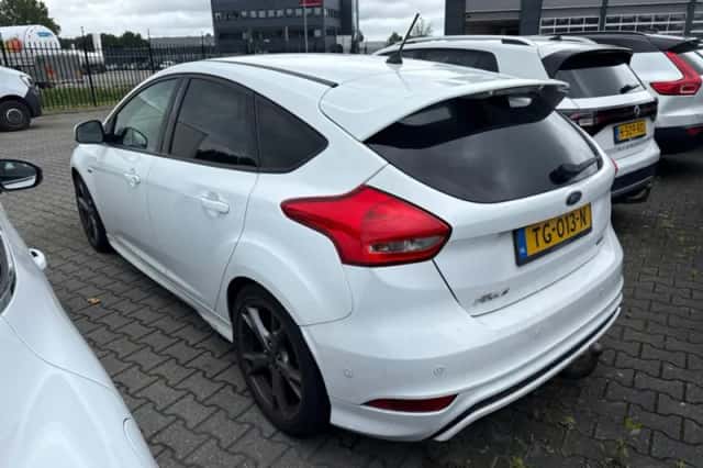 Ford Focus (2018) thumbnail 2