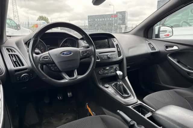 Ford Focus (2018) thumbnail 3