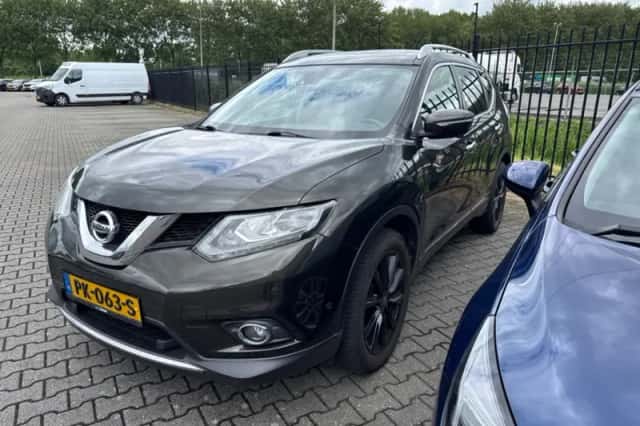 Nissan X-Trail (2017) thumbnail 1