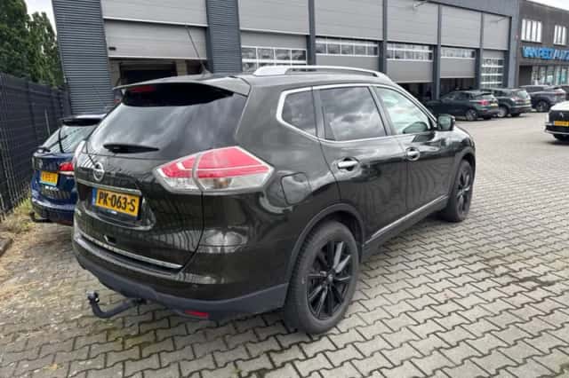 Nissan X-Trail (2017) thumbnail 2
