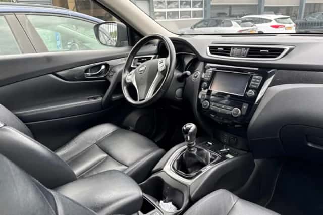 Nissan X-Trail (2017) thumbnail 3