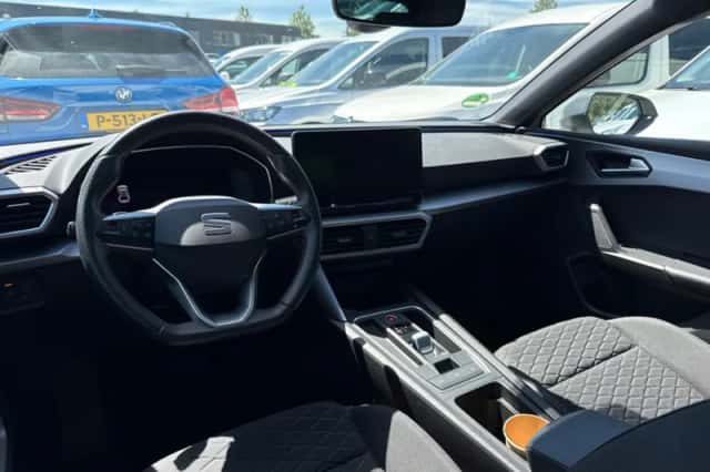 SEAT Leon (2021) thumbnail 3