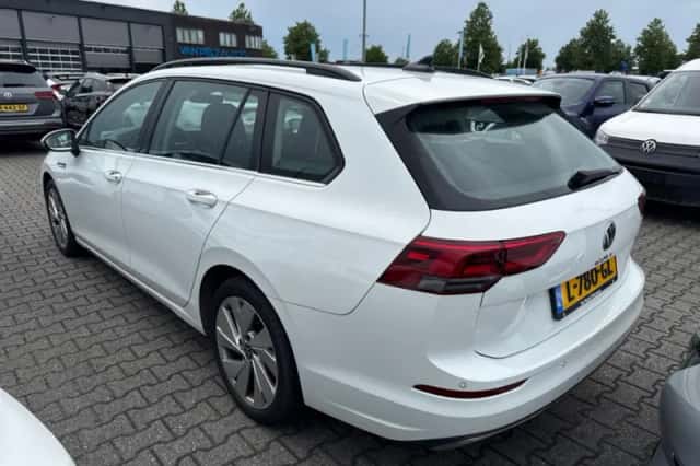 Volkswagen Golf (2021) thumbnail 2