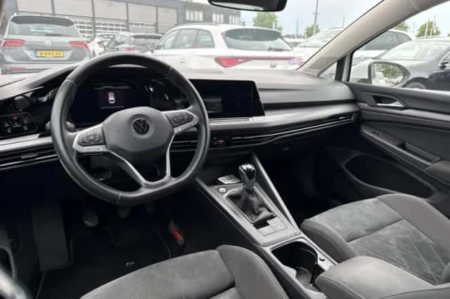 Volkswagen Golf (2021) thumbnail 3