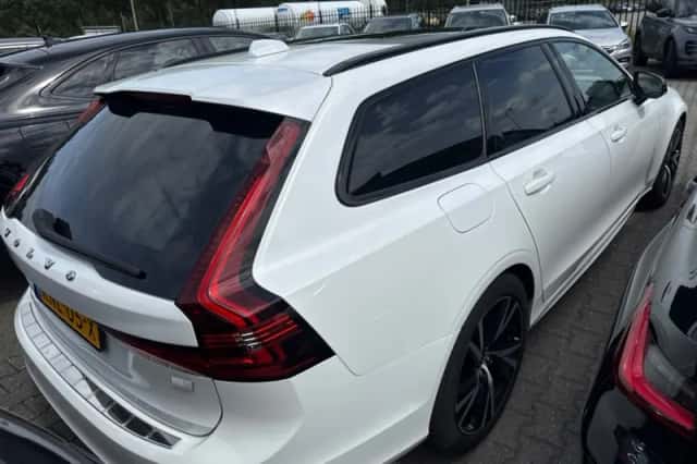 Volvo V90 (2021) thumbnail 2