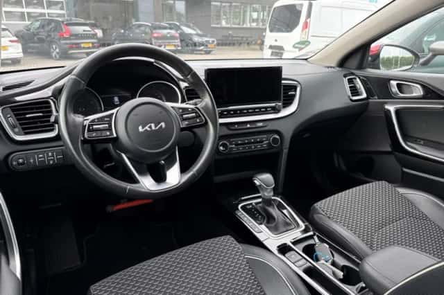 Kia XCeed (2023) thumbnail 3