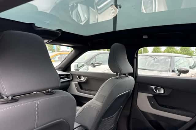 Polestar 2 (2022) thumbnail 4