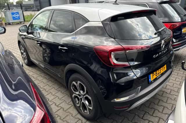 Renault Captur (2021) thumbnail 2