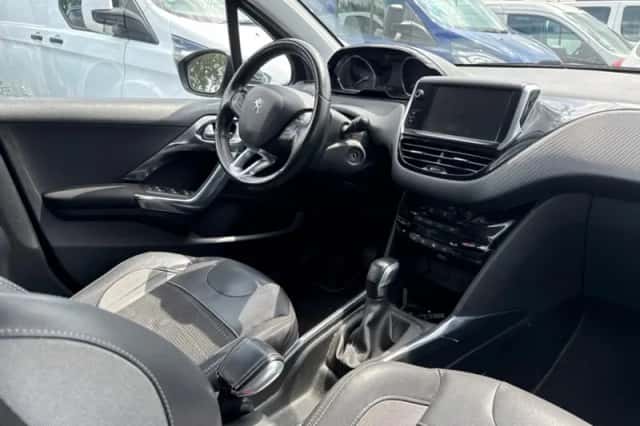 Peugeot 2008 (2014) thumbnail 3