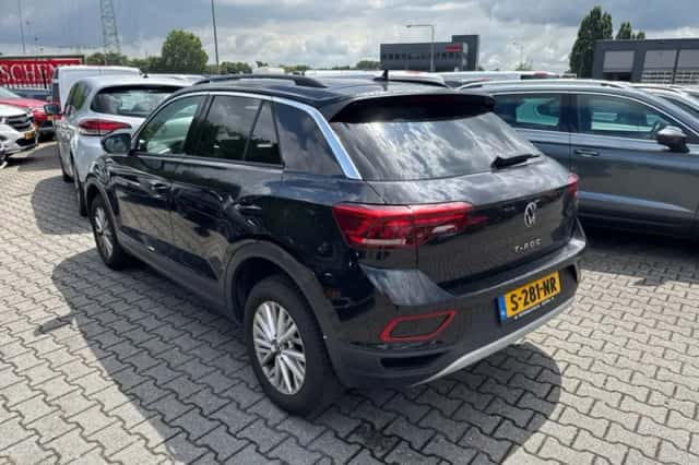 Volkswagen T-Roc (2022) thumbnail 2