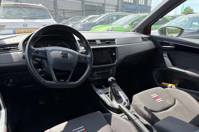 SEAT Arona (2018) thumbnail 3