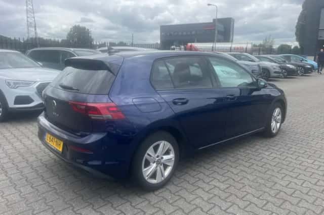 Volkswagen Golf (2021) thumbnail 2