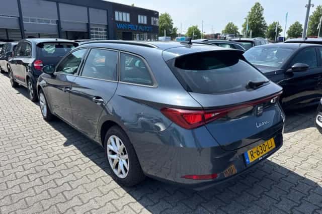 SEAT Leon (2022) thumbnail 2
