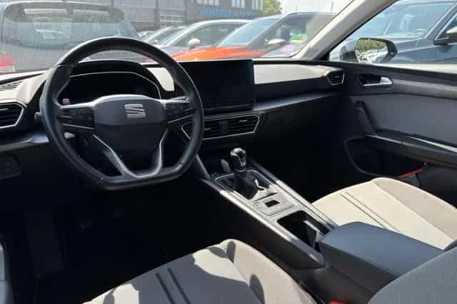 SEAT Leon (2022) thumbnail 3