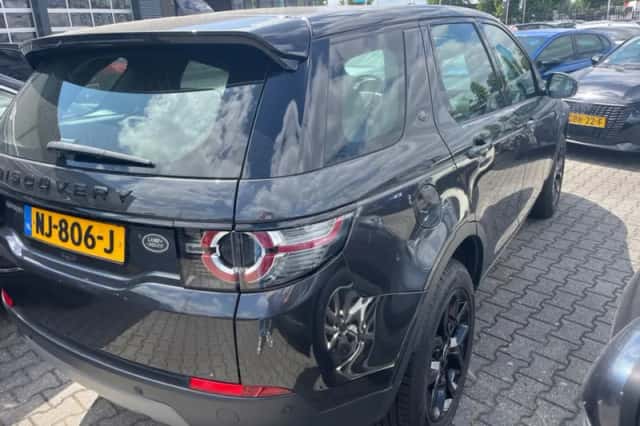 Land Rover Discovery Sport (2017) thumbnail 3