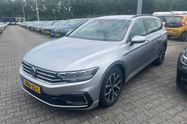 Volkswagen Passat (2020) thumbnail 1