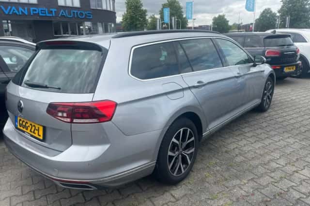 Volkswagen Passat (2020) thumbnail 2