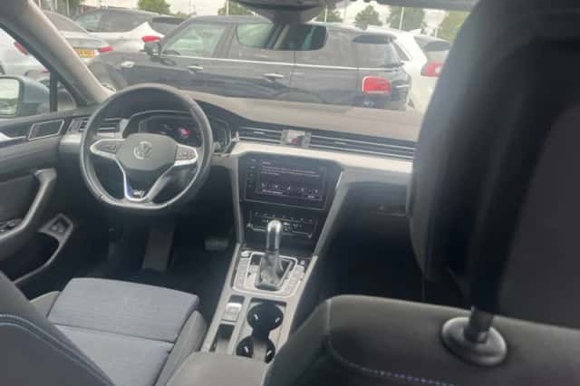 Volkswagen Passat (2020) thumbnail 3