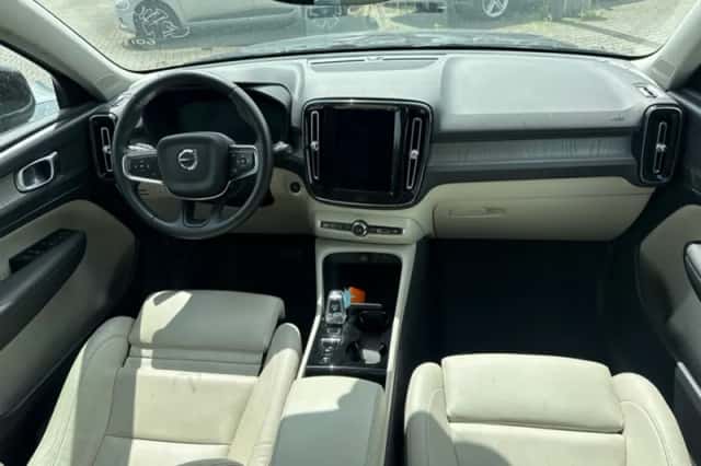 Volvo XC40 (2021) thumbnail 3