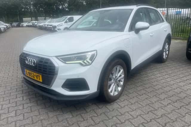 Audi Q3 (2021) thumbnail 1