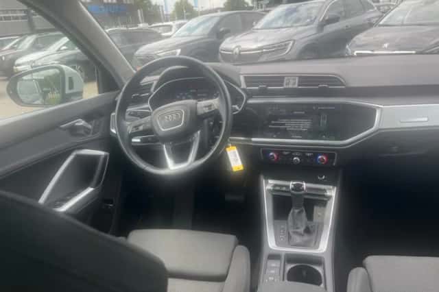Audi Q3 (2021) thumbnail 3