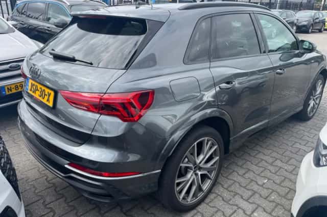 Audi Q3 (2022) thumbnail 2
