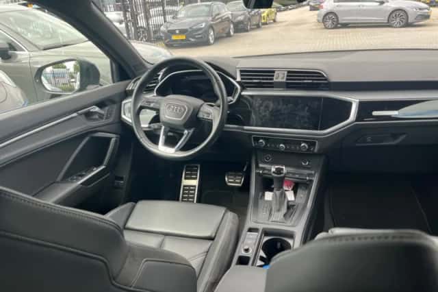 Audi Q3 (2022) thumbnail 3