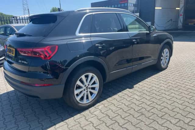 Audi Q3 (2022) thumbnail 2