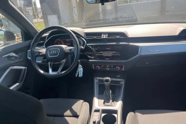Audi Q3 (2022) thumbnail 3