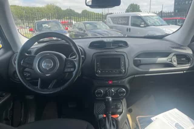 Jeep Renegade (2018) thumbnail 3