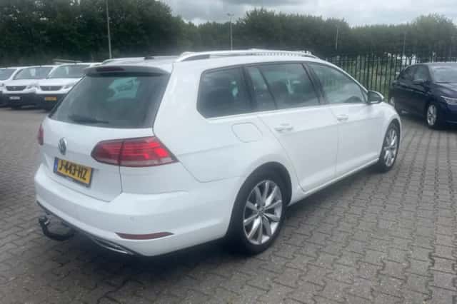 Volkswagen Golf (2017) thumbnail 2