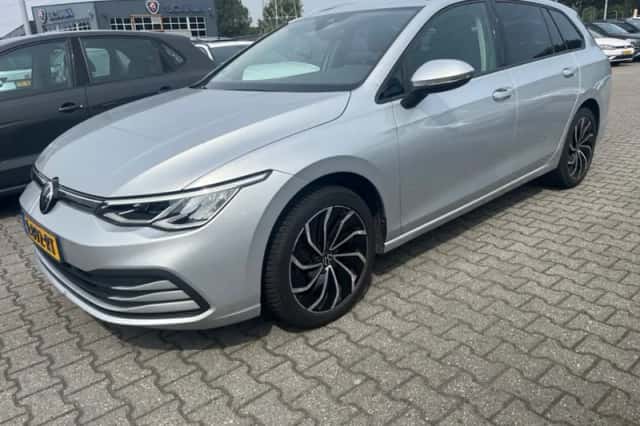 Volkswagen Golf (2021) thumbnail 1