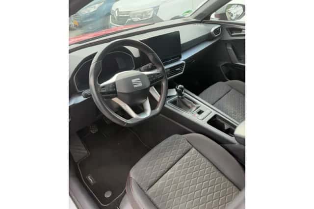 SEAT Leon (2021) thumbnail 3