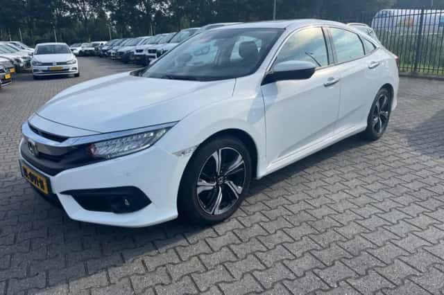 Honda Civic (2018) thumbnail 1