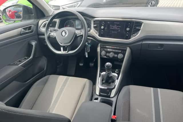 Volkswagen T-Roc (2022) thumbnail 3