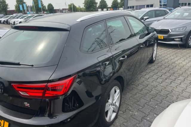 SEAT Leon (2019) thumbnail 2