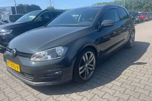 Volkswagen Golf (2016) thumbnail 1