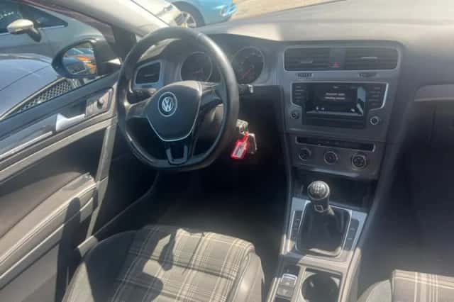 Volkswagen Golf (2016) thumbnail 3