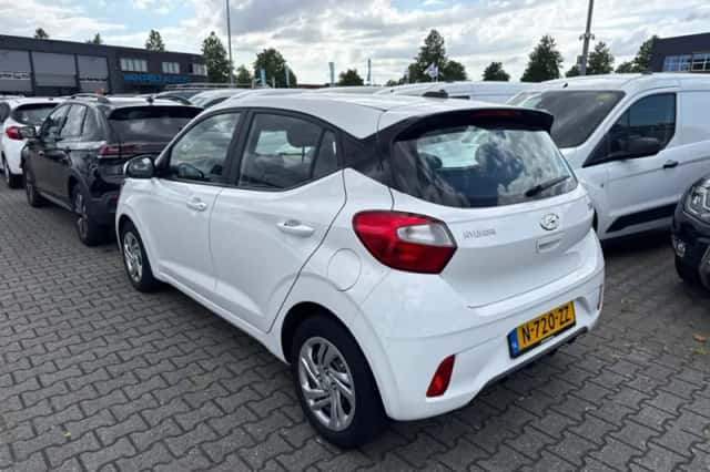 Hyundai i10 (2022) thumbnail 2