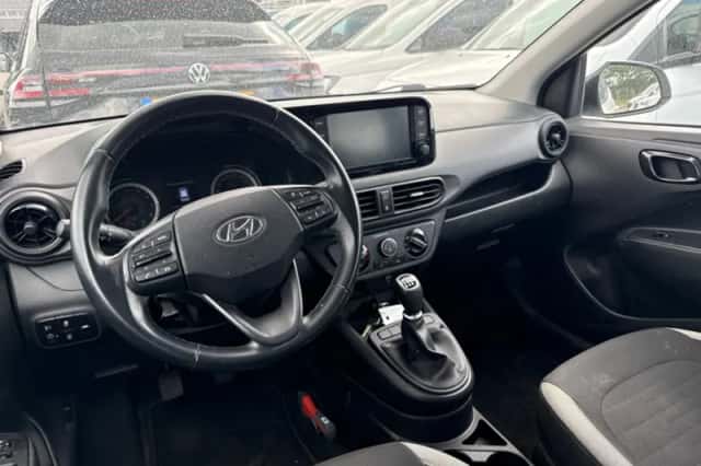 Hyundai i10 (2022) thumbnail 3